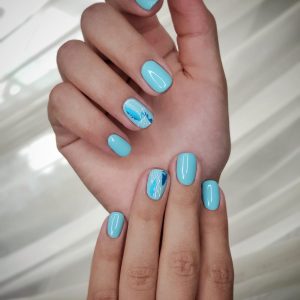 nail art albastru